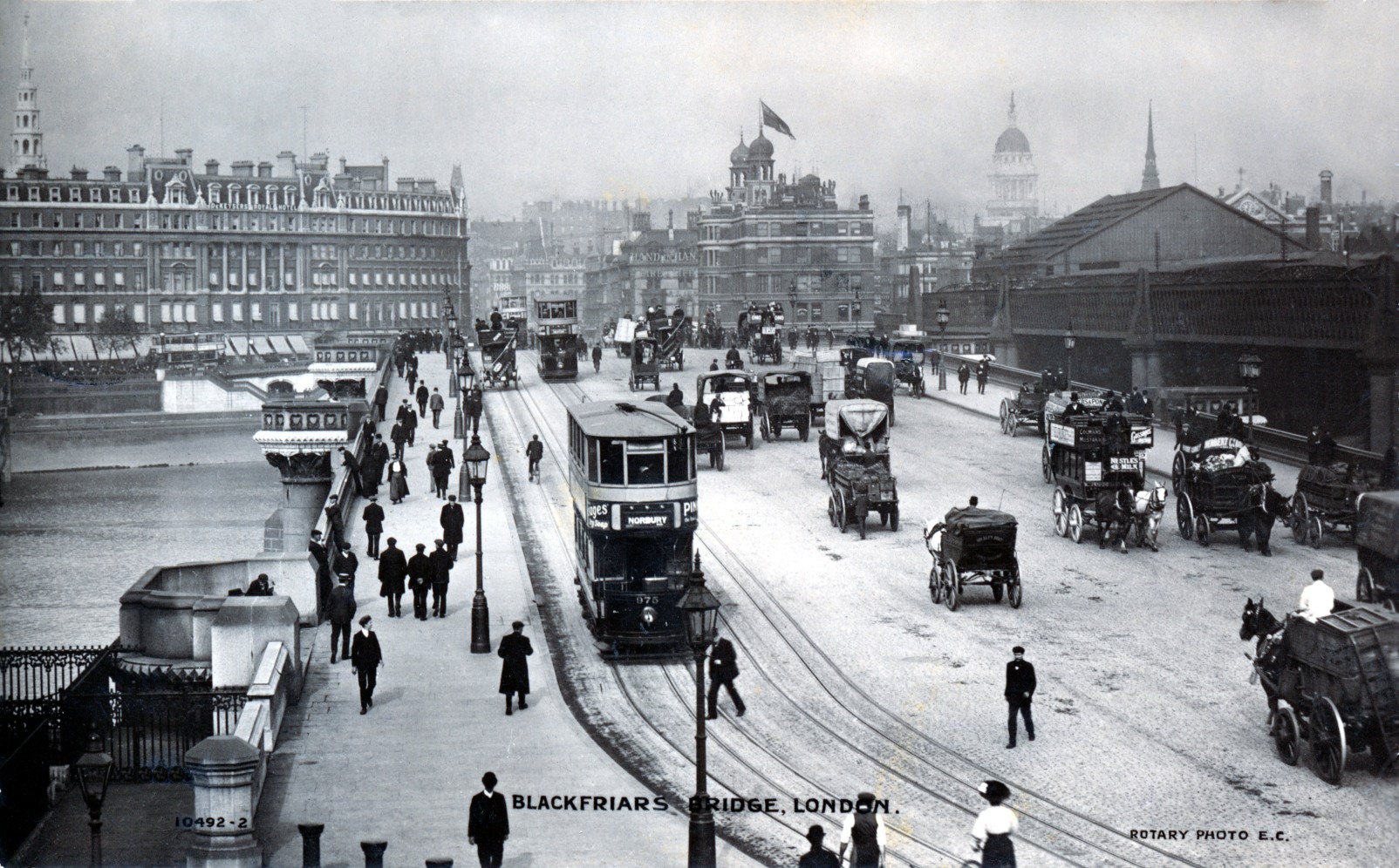 London Blackfriars Bridge,trams,street-townscape